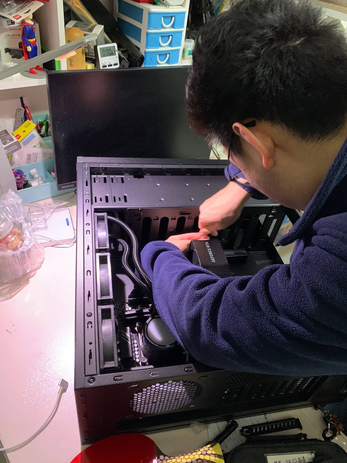Tianqiqi seating a GeForce RTX graphics card